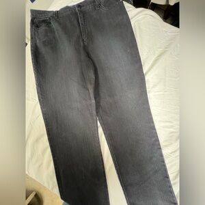 GLORIA  VANDERBILT AMANDA ALL AROUND SLIMMING EFFECT BLACK JEANS. SIZE 14